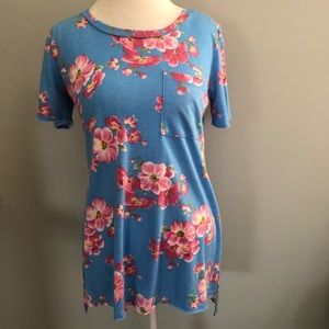 Like New floral top.